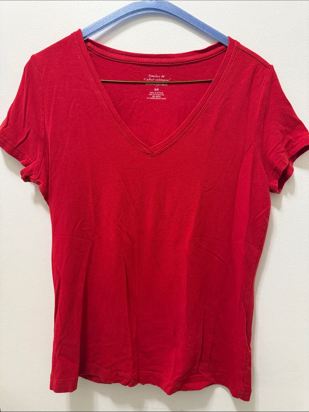 Banana Republic Red V-Neck Short Sleeve Tee